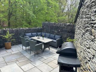 Spacious Property with Waterfall View by LetMeStay - 3