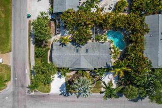 Recently renovated with large pool on the North end of AMI - Anna Maria - 9