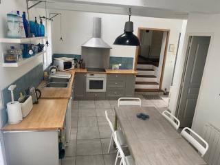 Charmante maison proche plage à Locmaria, 4 pers, jardin, cheminée, équipements complets - FR-1-418-97 - 6