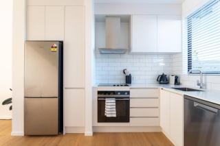 St Vincent Charmer - Stylish Townhouse w CarPark - Auckland - 7