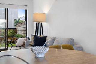 St Vincent Charmer - Stylish Townhouse w CarPark - Auckland - 1