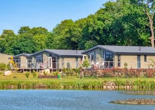 Lakeside Luxury Lodges - 6