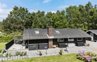 3 Bedroom Beautiful Home In Væggerløse - Marielyst - 0
