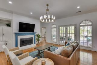 Amazing Luxury 5 Bedrooms Home with Private Pool - Richardson - 9