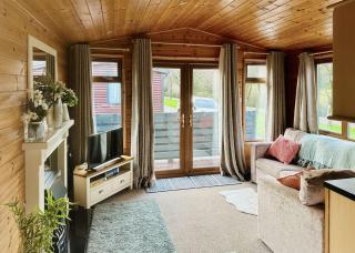 Pant Wilkin Lodges And Equestrian Centre - 6