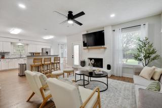 Tropical Pool Oasis - 5 BR Foosbal Cinema - Flower Mound - 4
