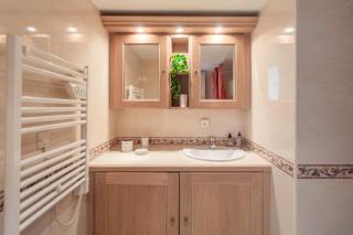 A13 - 1 BDR Garden floor Fontonne - AC, Pool & Parking - Antibes - 6