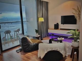 Apartment on 27th & 32nd floor,Ha Long Bay view & Bai Chay Bridge - 4