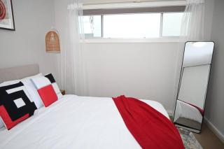 Mawson Red - Free Pool access -Onsite Parking-Netflix-5 mins to Mawson Interchange - 1