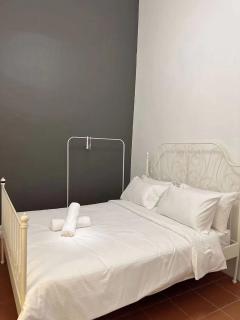Sky Family Suit - Room - George Town - 6
