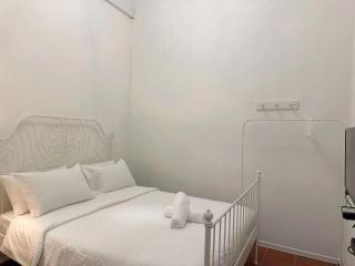 Sky Family Suit - Room - George Town - 2