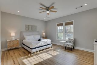 Vibrant Texas Escape - 5BR, Pool & Hot Tub - 6