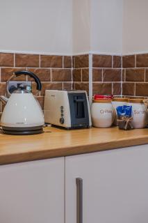 Spacious 2-Bedroom Condo With Free Parking On Site - 1