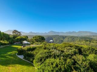Hilltop Boutique Hotel - Victoria Bay - 7