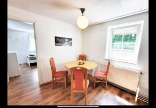 Worker Apartment Reutlingen Parkplatz Küche Badezimmer Einzelbetten - Reutlingen - 2