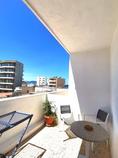 Small apartment (studio) in town with sea view - Rodes - 8