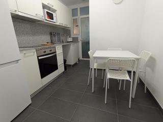 Sant Jordi Pisos - Dos de Maig - 1