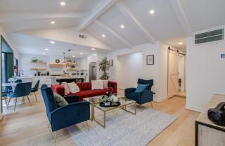 Spring Branch Paradise 4-BD Backyard Pool Oasis - 2