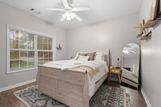Quiet Family Home - Near Everything - 6