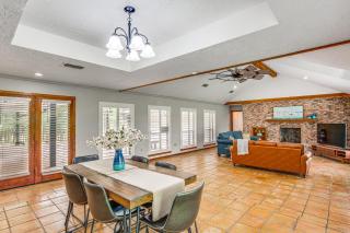 Yantis Retreat on 10 Acres Steps to Lake Fork! - Yantis - 4