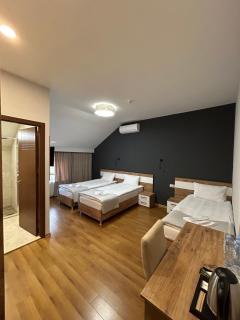 10 KEYS Boutique Hotel - Borjomi - 2