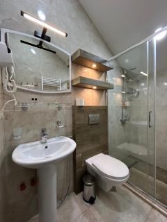 10 KEYS Boutique Hotel - Borjomi - 4