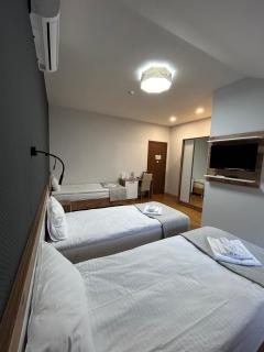 10 KEYS Boutique Hotel - Borjomi - 3
