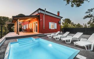 Awesome Home In Saini With House A Panoramic View - Kmeti - 0