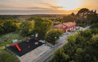 Awesome Home In Saini With House A Panoramic View - Kmeti - 9