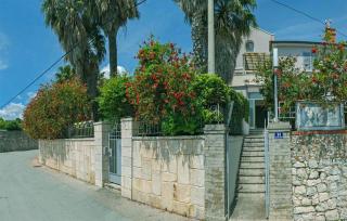 Gorgeous Apartment In Kastel Luksic - 2