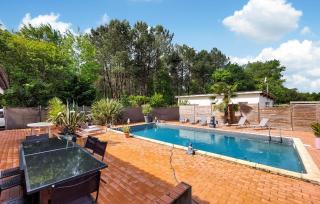 Amazing Home In Le Temple With Kitchen - Le Temple - 9