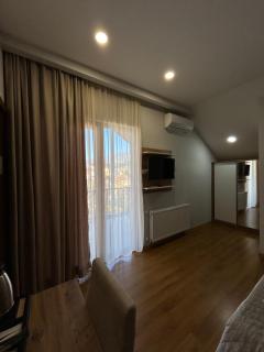 10 KEYS Boutique Hotel - Borjomi - 8