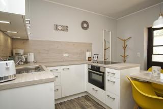 nah am Meer, ruhige Lage, Schwimmbad- und Saunanutzung - Haus Büdnerstube FeWo 3 - Middelhagen - 3