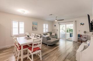 AMAZING Naples Beach Home with Hot Tub Jacuzzi, BBQ, Pool Table - 1 MILE to Beach! - Naples - 3