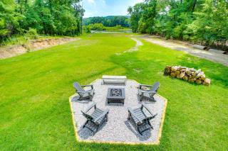 Riverfront Royal Home with Hot Tub and Fire Pits! - Royal - 9