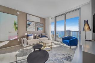 Wake Up To Ocean Views - Stunning 2BDR & 2BA Condo STEPS AWAY FROM THE OCEAN - Hollywood - 0