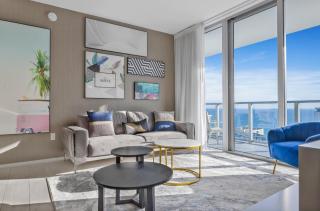 Wake Up To Ocean Views - Stunning 2BDR & 2BA Condo STEPS AWAY FROM THE OCEAN - Hollywood - 4