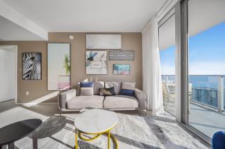 Wake Up To Ocean Views - Stunning 2BDR & 2BA Condo STEPS AWAY FROM THE OCEAN - Hollywood - 2