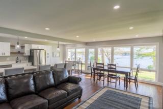 Lakeside Retreat - Columbia - 2