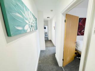 Luton Centre Apartment - 7