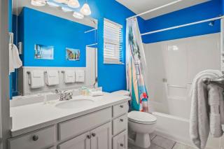Coconut Hut - Pet Friendly! Boardwalk to the Beach! - Pet Friendly! Boardwalk to the Beach! - Port Aransas - 4
