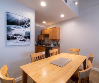 Renovated Ski in ski out 2 bedroom 1 bedroom plus enclosed loft - Whistler - 5