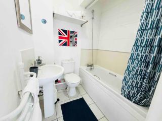 Luton Town Centre Apartment - 3