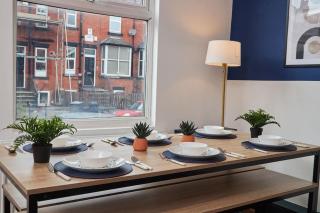 Large House Close To Leeds - Ideal For Groups - 8