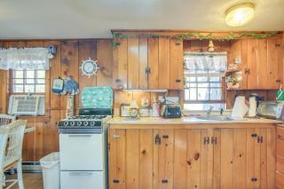 Less Than 1 Mi to Sea Street Beach Dennis Port Home! - Dennis Port - 2