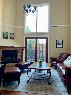 4 Bedroom Home in Best Location Parking Fireplace Back Yard Pets Welcome - Chicago - 6