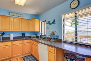 Waterfront Cedar Key Duplex Home Grill and Dock! - 2