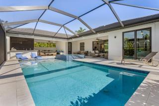 Gorgeous! Heated, Saltwater Pool and Spa, Custom Outdoor Kitchen - Villa Still Waters - Roelens - 9
