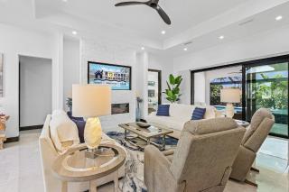 Gorgeous! Heated, Saltwater Pool and Spa, Custom Outdoor Kitchen - Villa Still Waters - Roelens - Cape Coral - 6
