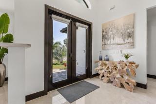 Gorgeous! Heated, Saltwater Pool and Spa, Custom Outdoor Kitchen - Villa Still Waters - Roelens - Cape Coral - 4